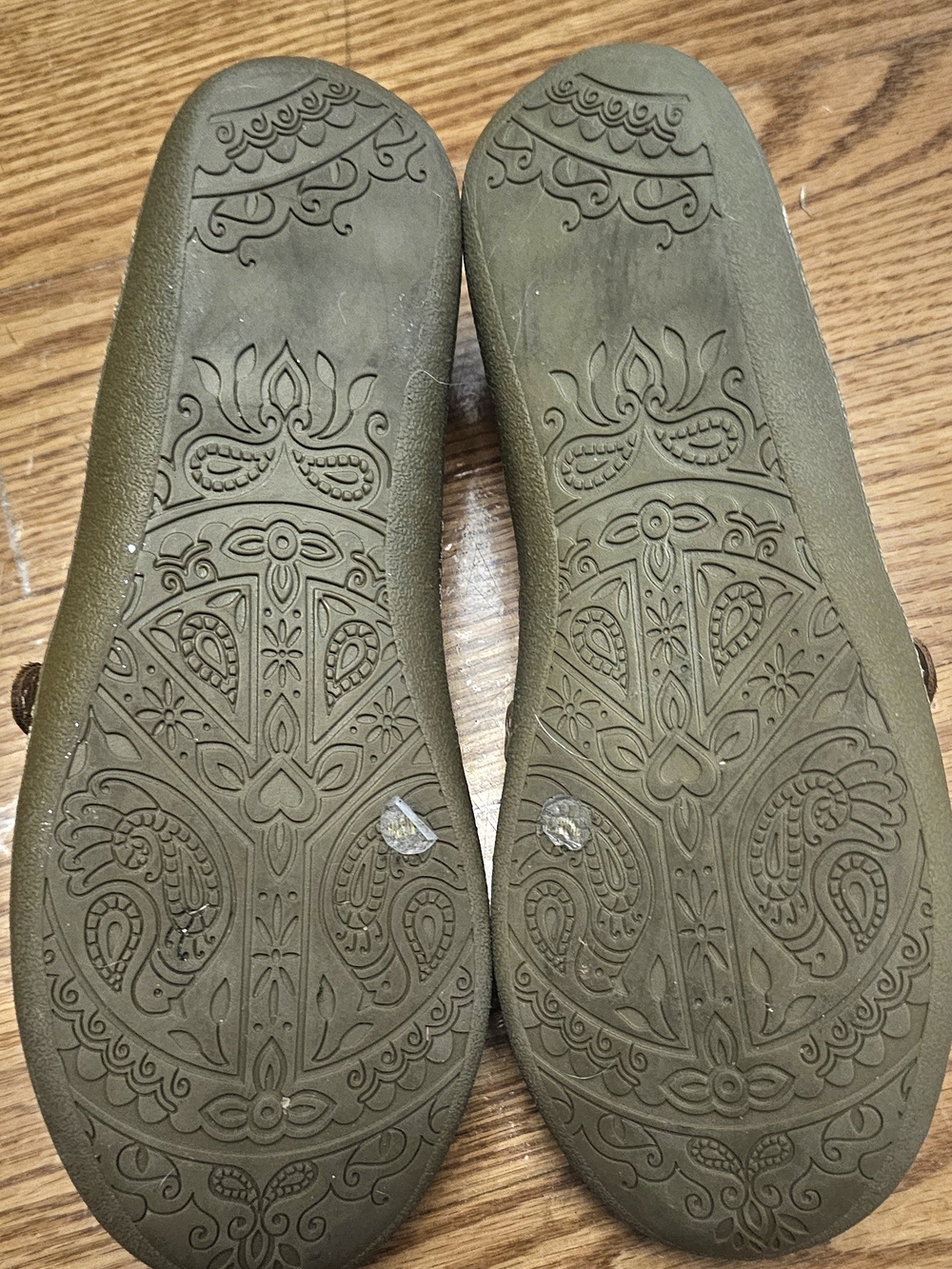 Lucky Brand Women's Red Canvas T-Strap Flats with Brown Leather Trim Size 7 1/2 - Picture 4 of 11